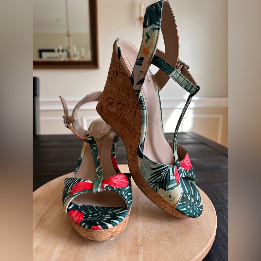 Charles by Charles David Tropical Print Wedge Sandals size 7